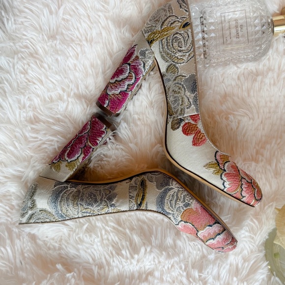 Nine West floral tapestry chunky “Scheila Pump” - Picture 6 of 7